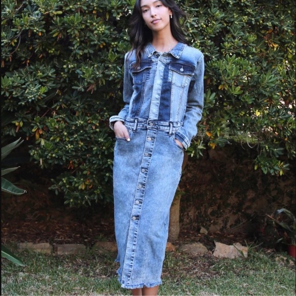 Wash Lab Color-Blocked Denim Dress in Blue - Picture 2 of 11